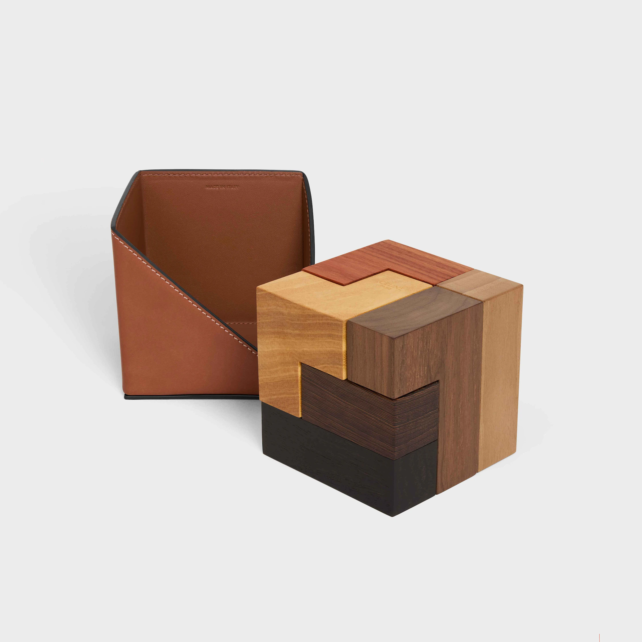 Cubo de rompecabezas en madera y estuche de cuero de ternera natural