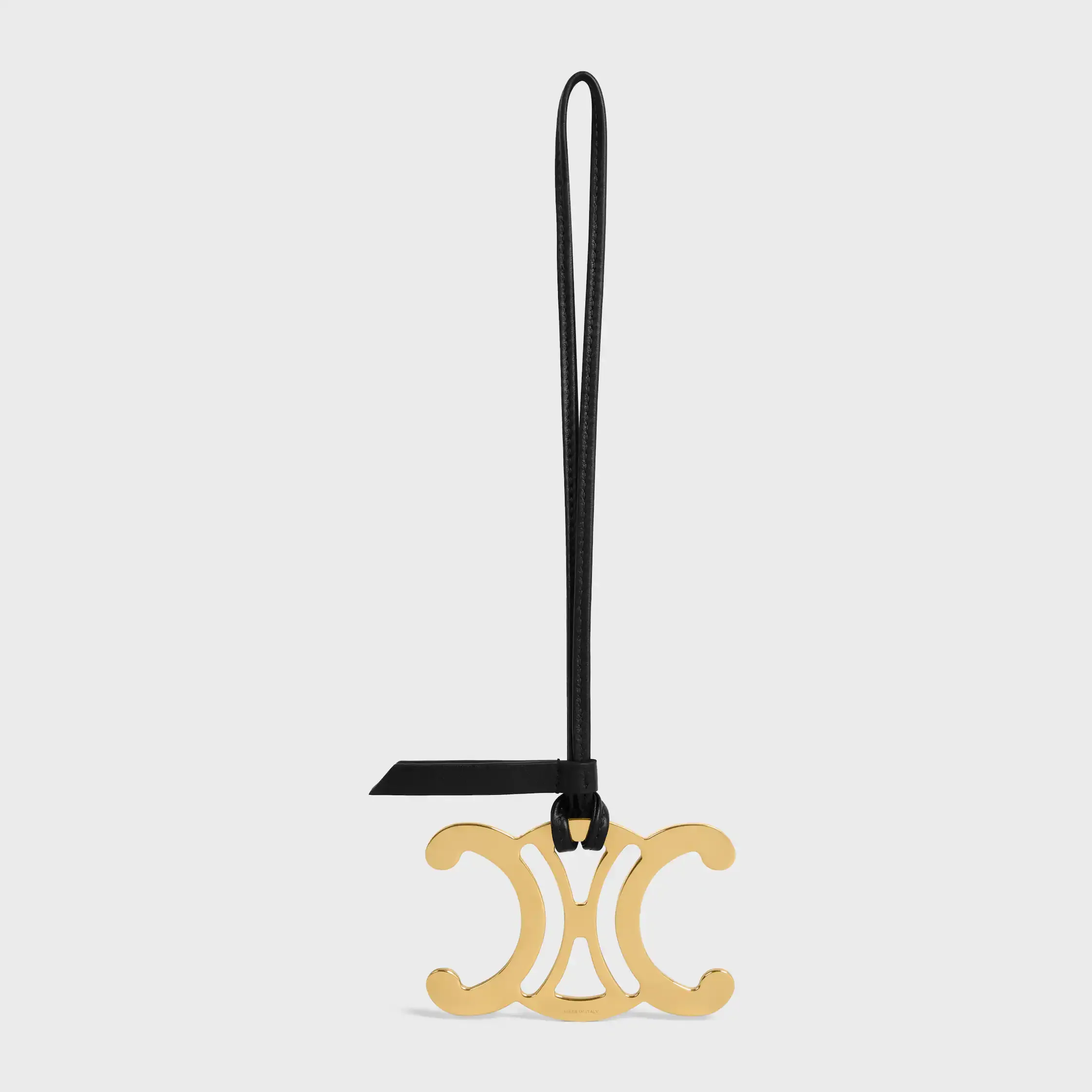 MAXI TRIOMPHE CHARM EN METAL Y CUERO DE CORDERO LISO