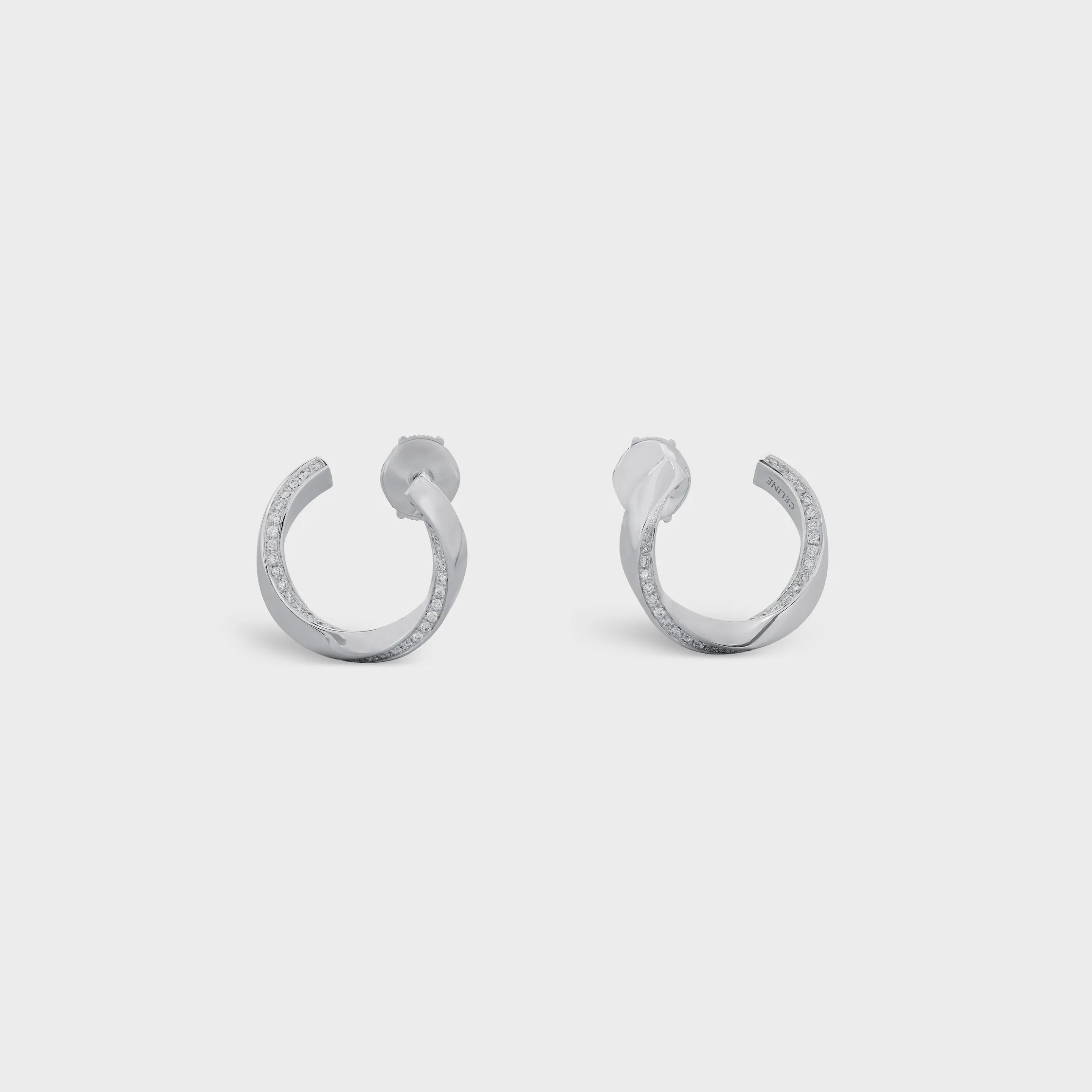 Aretes de torsión en oro blanco y diamantes