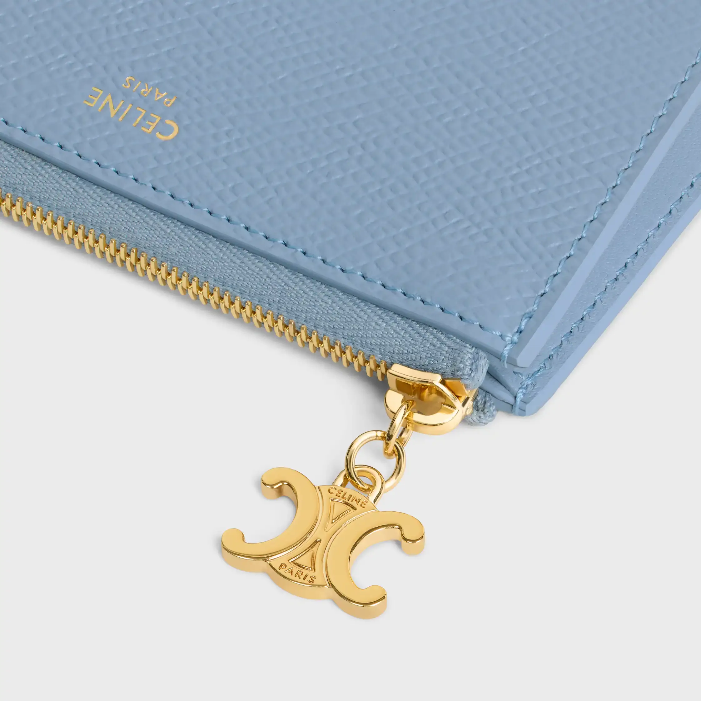 CONJUNTO DE TRES BOLSILLOS TRIOMPHE CHARMS EN TELA TRIOMPHE Y CUERO DE TERNERA GRANADO