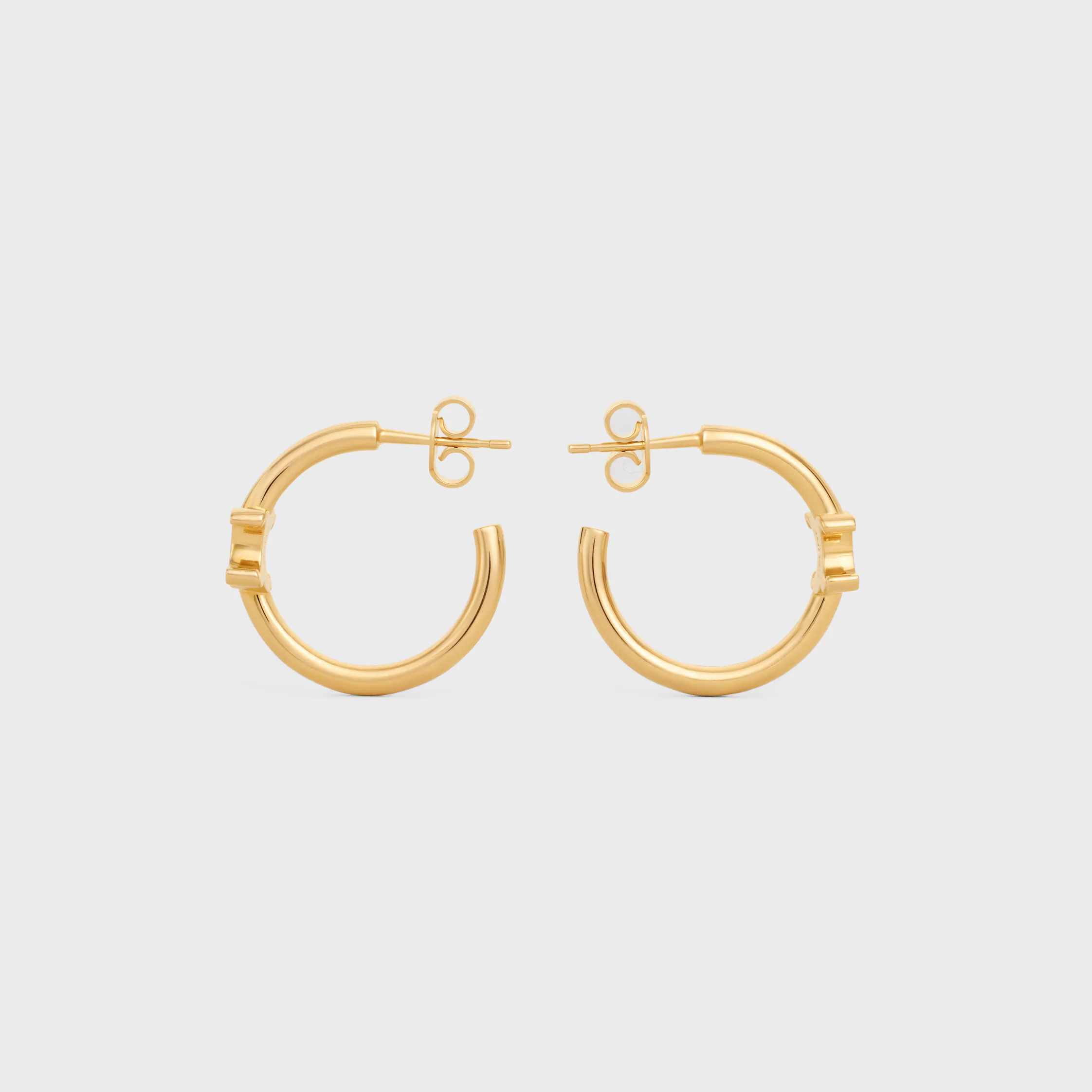 Aros asimétricos Triomphe en latón con acabado dorado