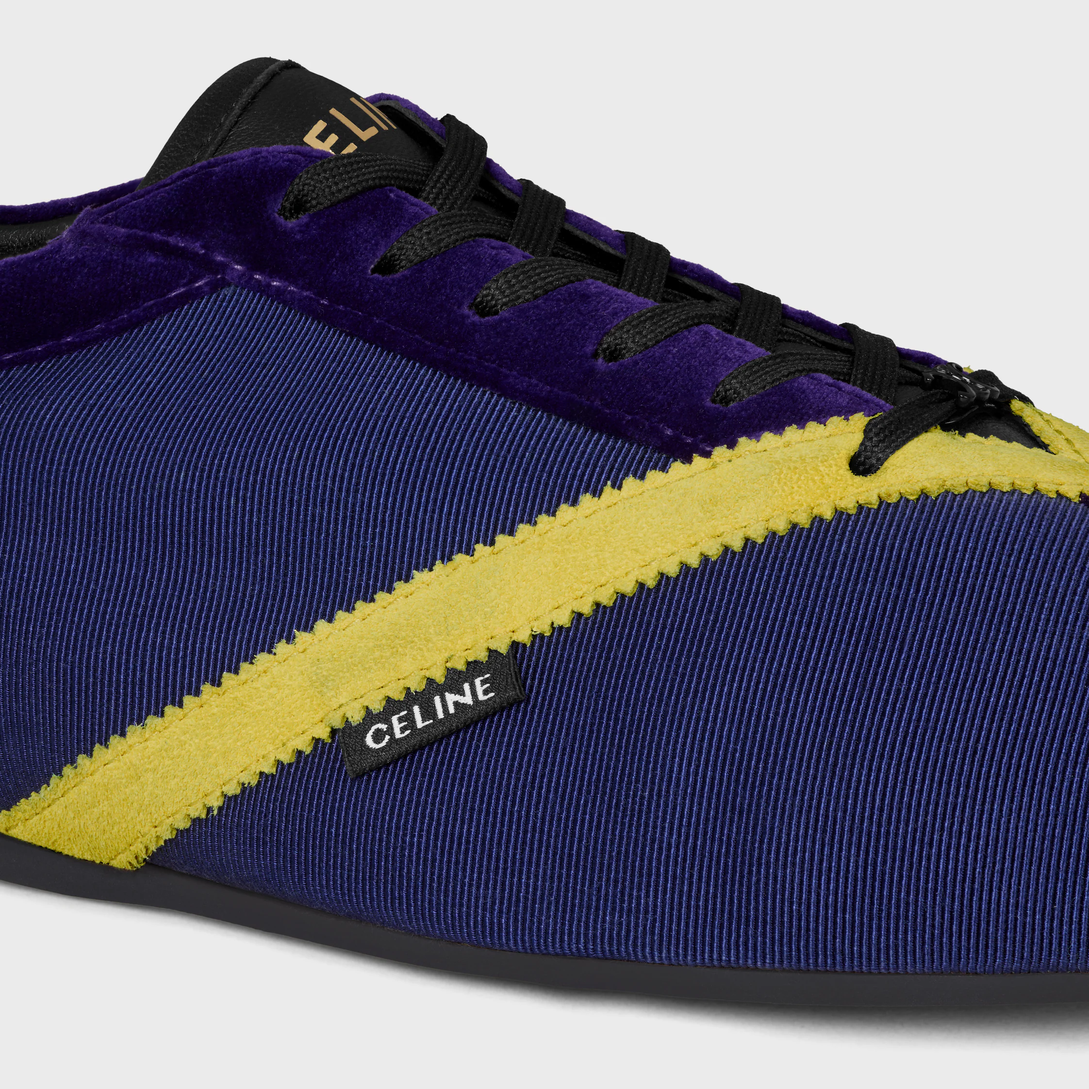 EL ZAPATO PLANO EN TELA GROS GRAIN, VELVET, CUERO DE VACUNO Y CUERO DE CORDERO