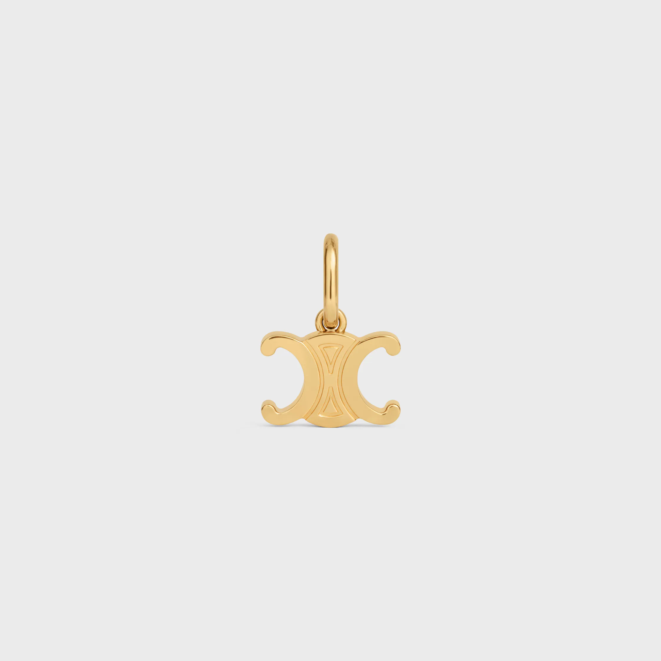 CHARMS TRIOMPHE EN LATÓN CON ACABADO EN ORO