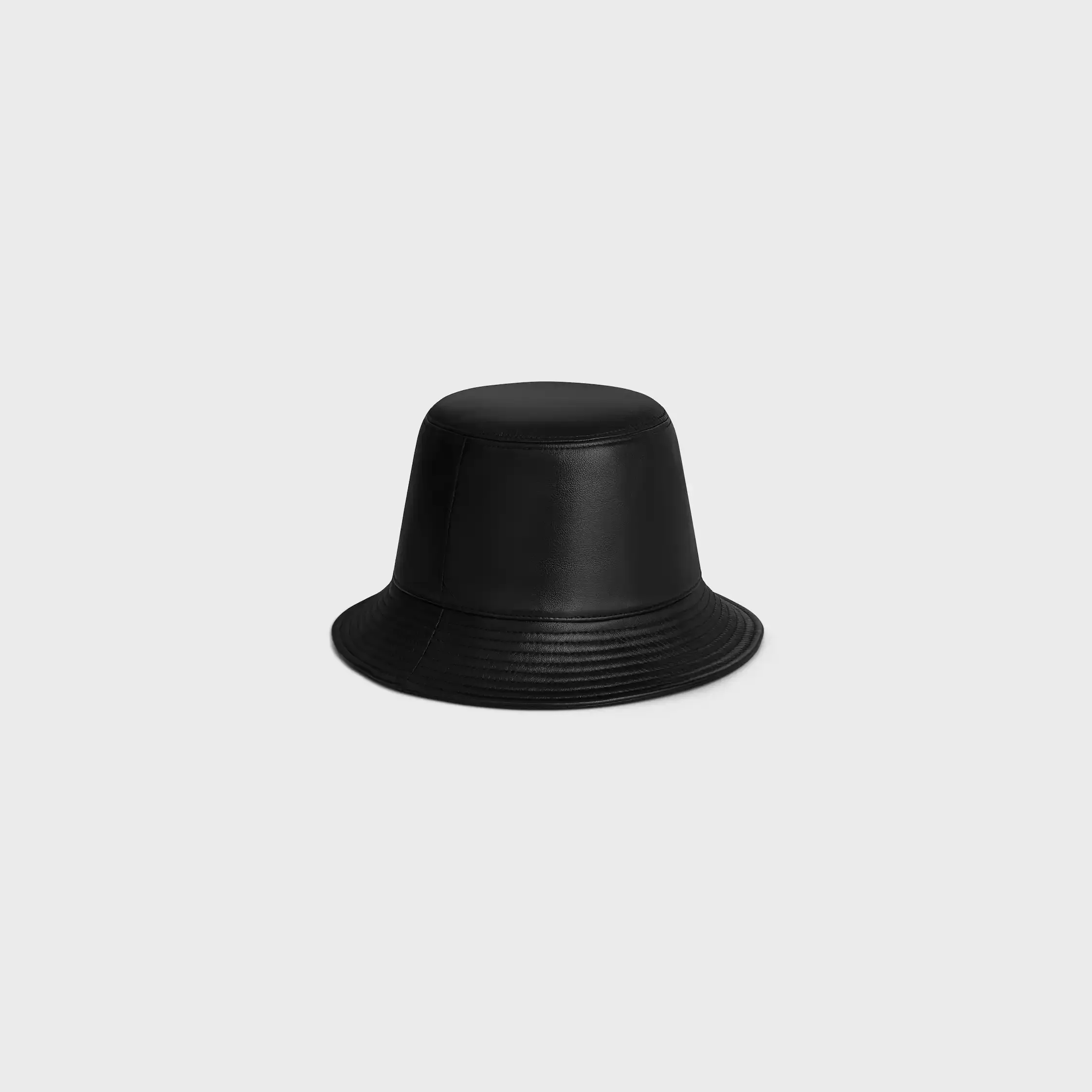 gorra bucket IN piel de cordero suave
