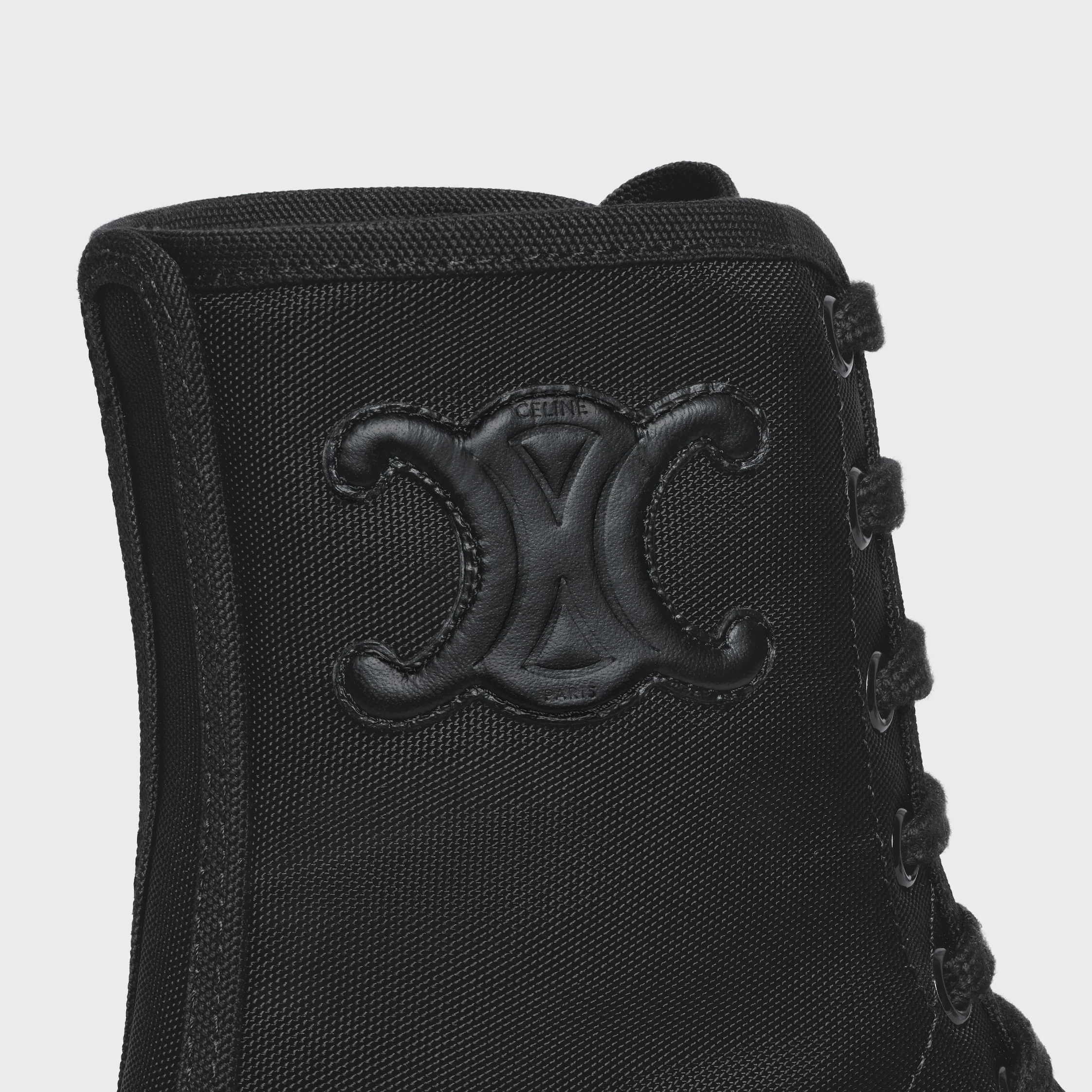 BOTA DE CORTE GRUESO CON CORDONES DE CELINE EN NYLON Y CUERO BRILLOSOS