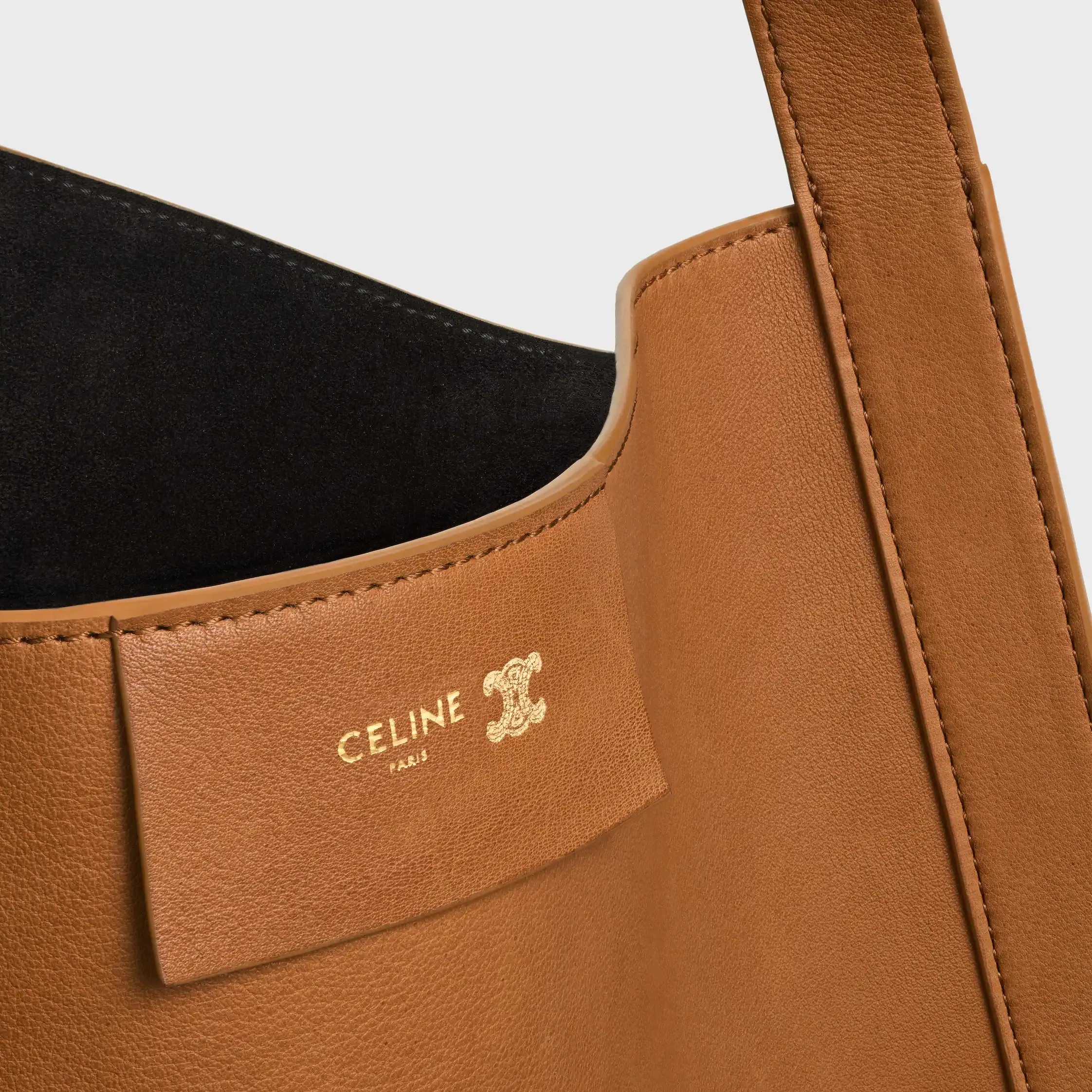 BOLSO CUBO MEDIANO EN CUERO DE VACUNO SUAVE