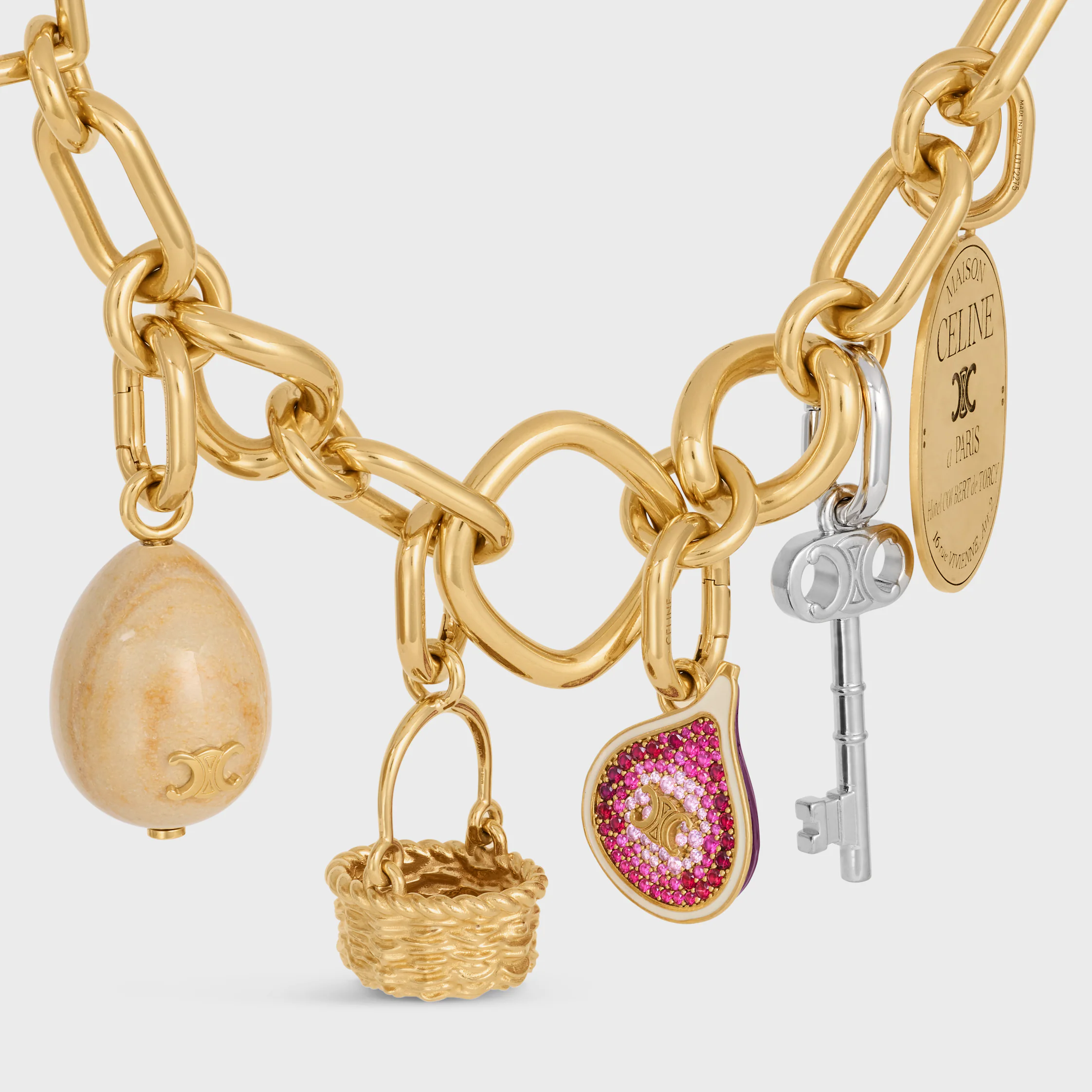 CHARMS FIGURA EN LATÓN CON ACABADO EN ORO, ESMALTE Y STRASS