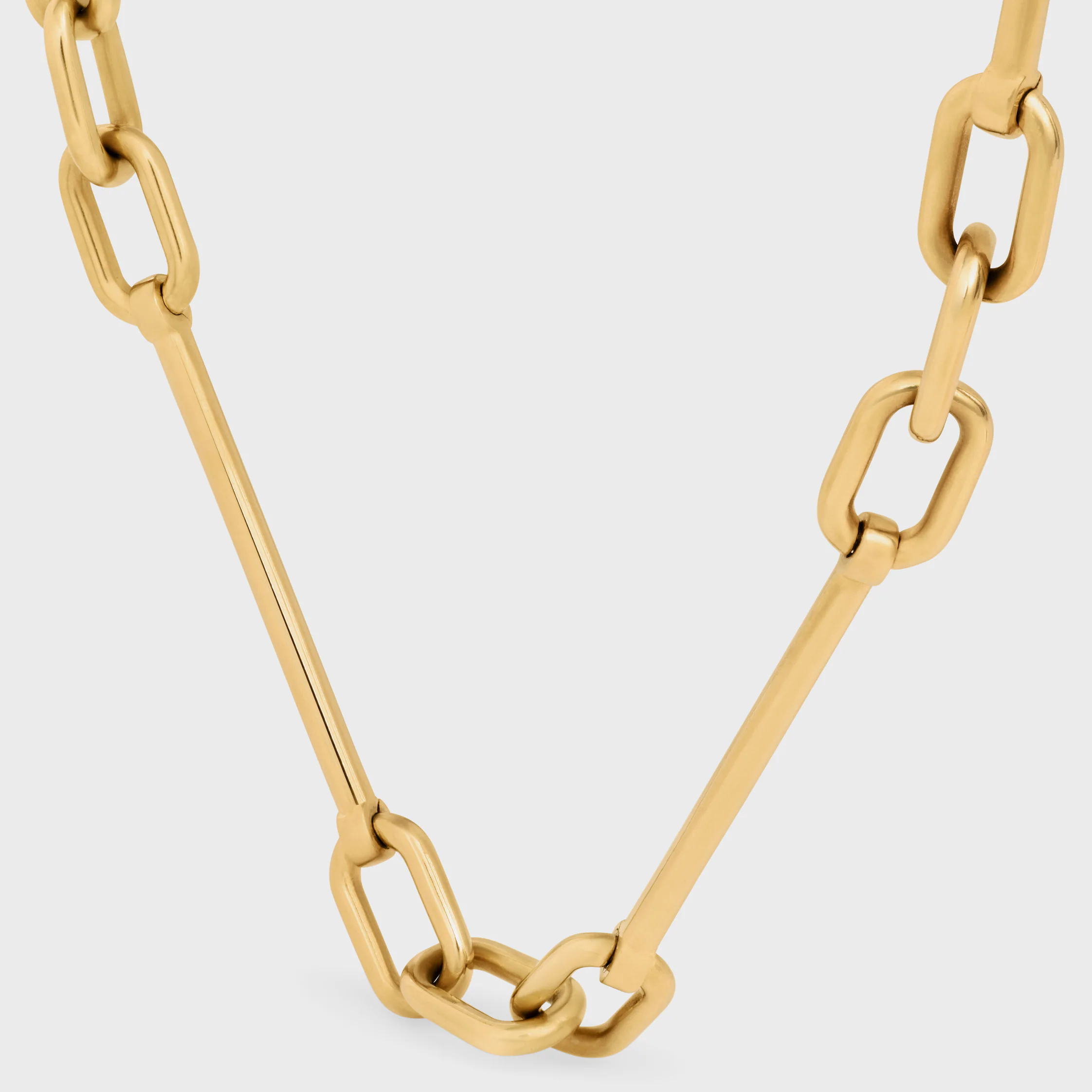 COLLAR DE CHARMS EN LATÓN CON ACABADO EN ORO