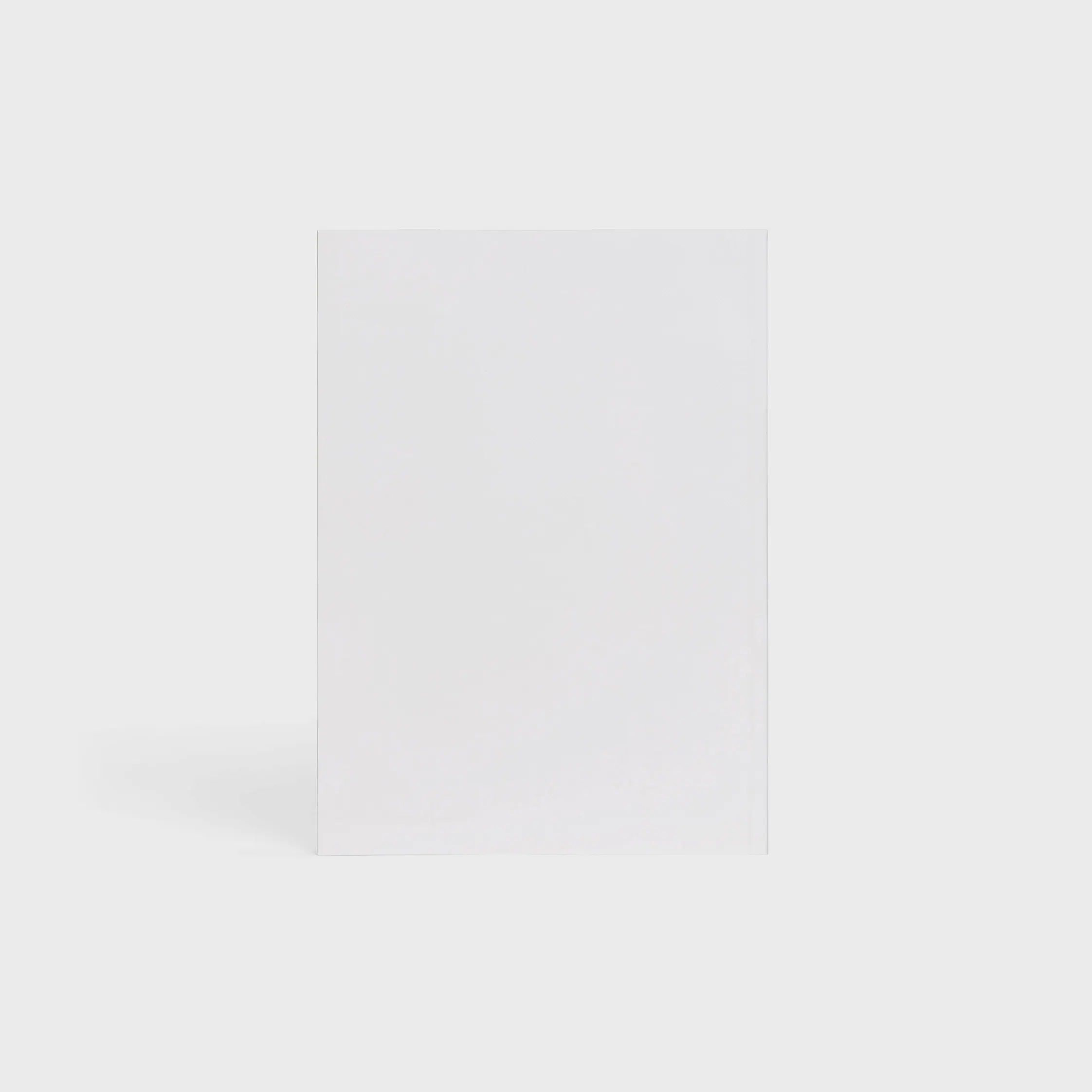 cuaderno mediano en papel