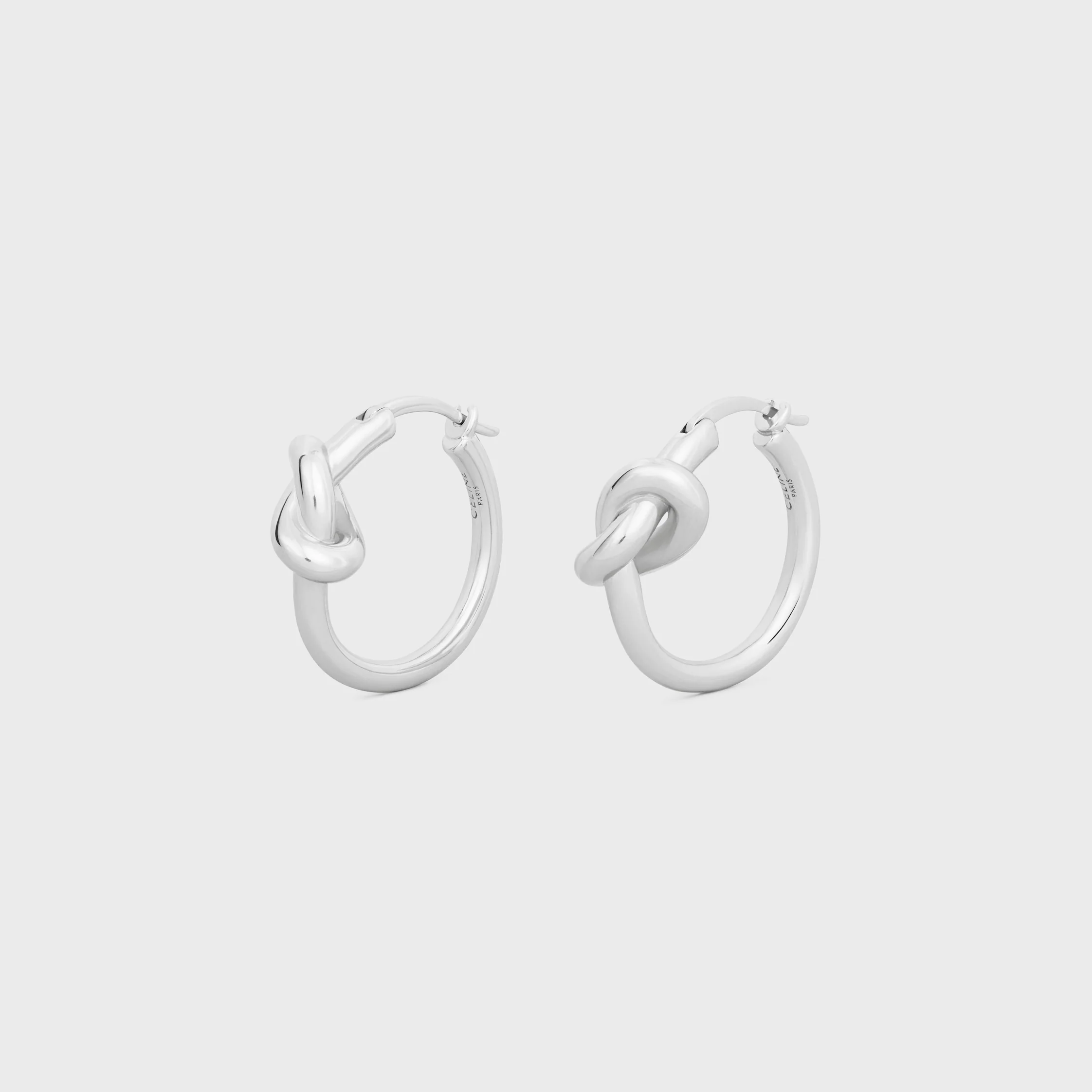 Aros pequeños Knot en latón con acabado rodio