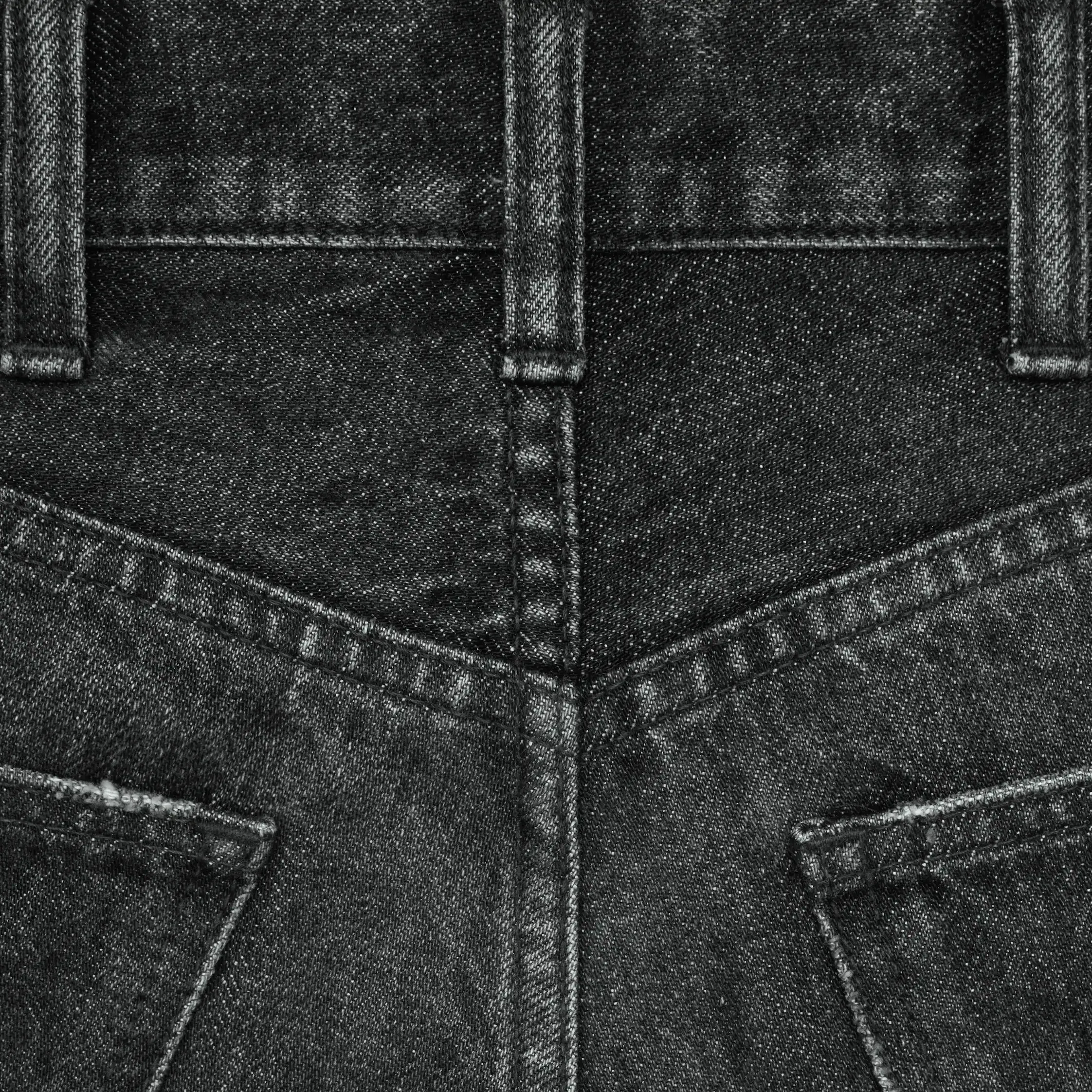 vaqueros de surf con pierna abierta en denim con lavado black ice