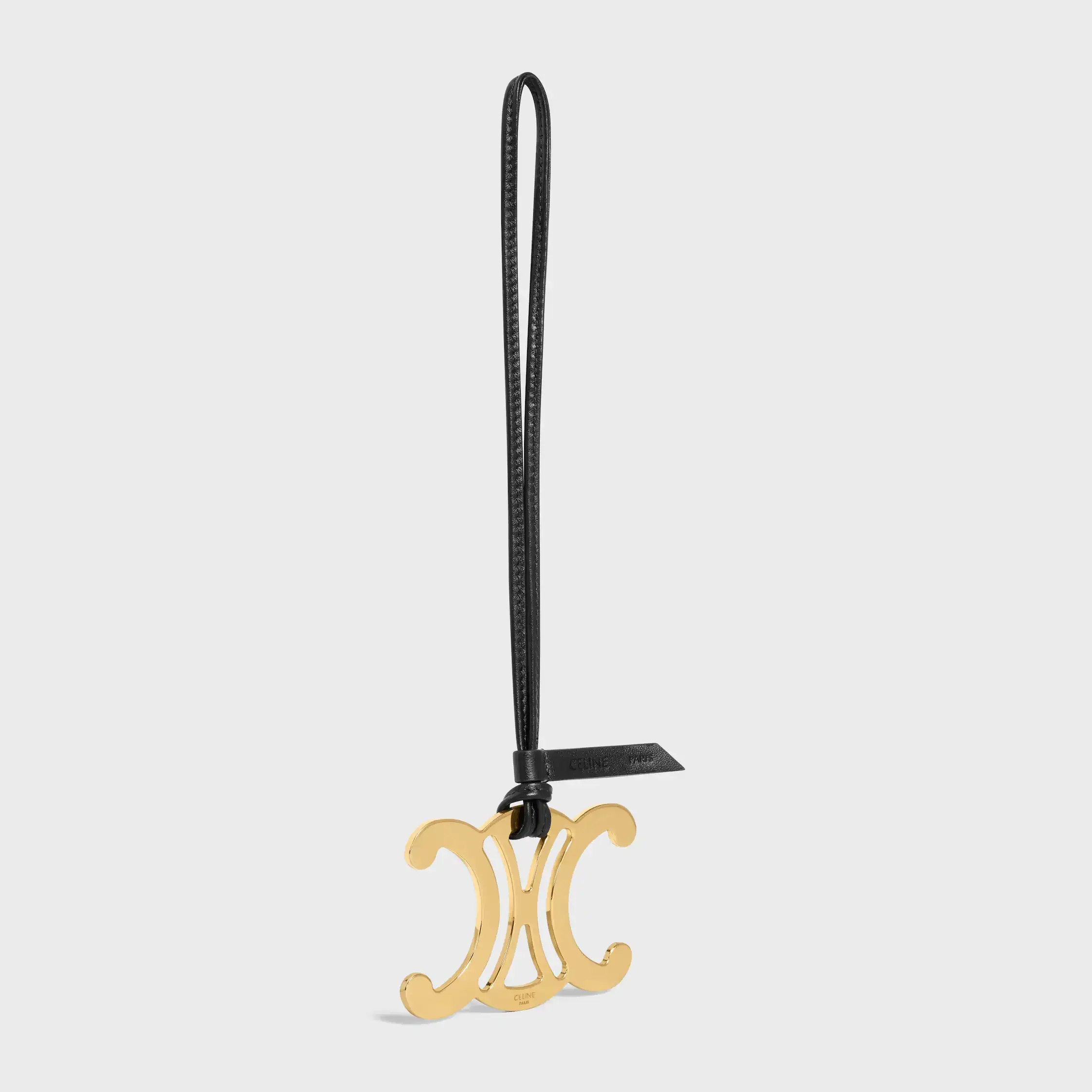 MAXI TRIOMPHE CHARM EN METAL Y CUERO DE CORDERO LISO