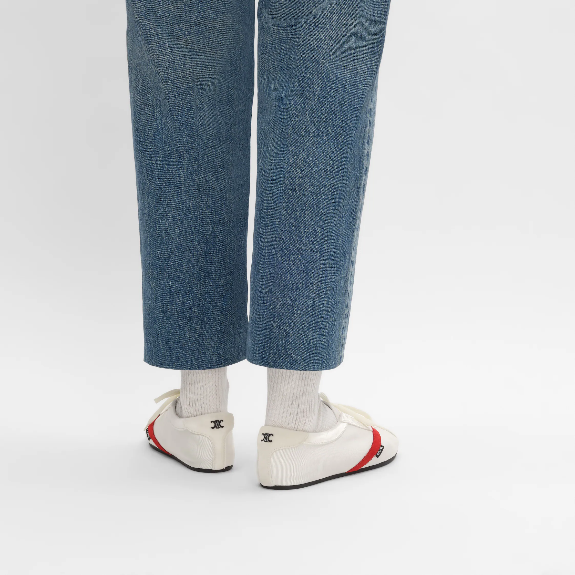 EL ZAPATO PLANO EN GROS GRAIN, VELVET, SUEDE, CUERO DE CABRITO Y CUERO DE CORDERO