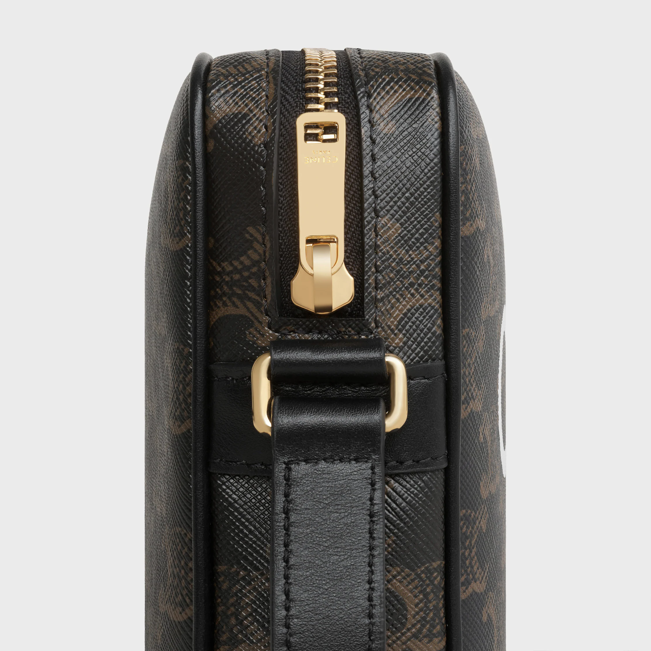 BOLSO MEDIANO MENSAJERO EN TELA TRIOMPHE CON ESTAMPADO CELINE