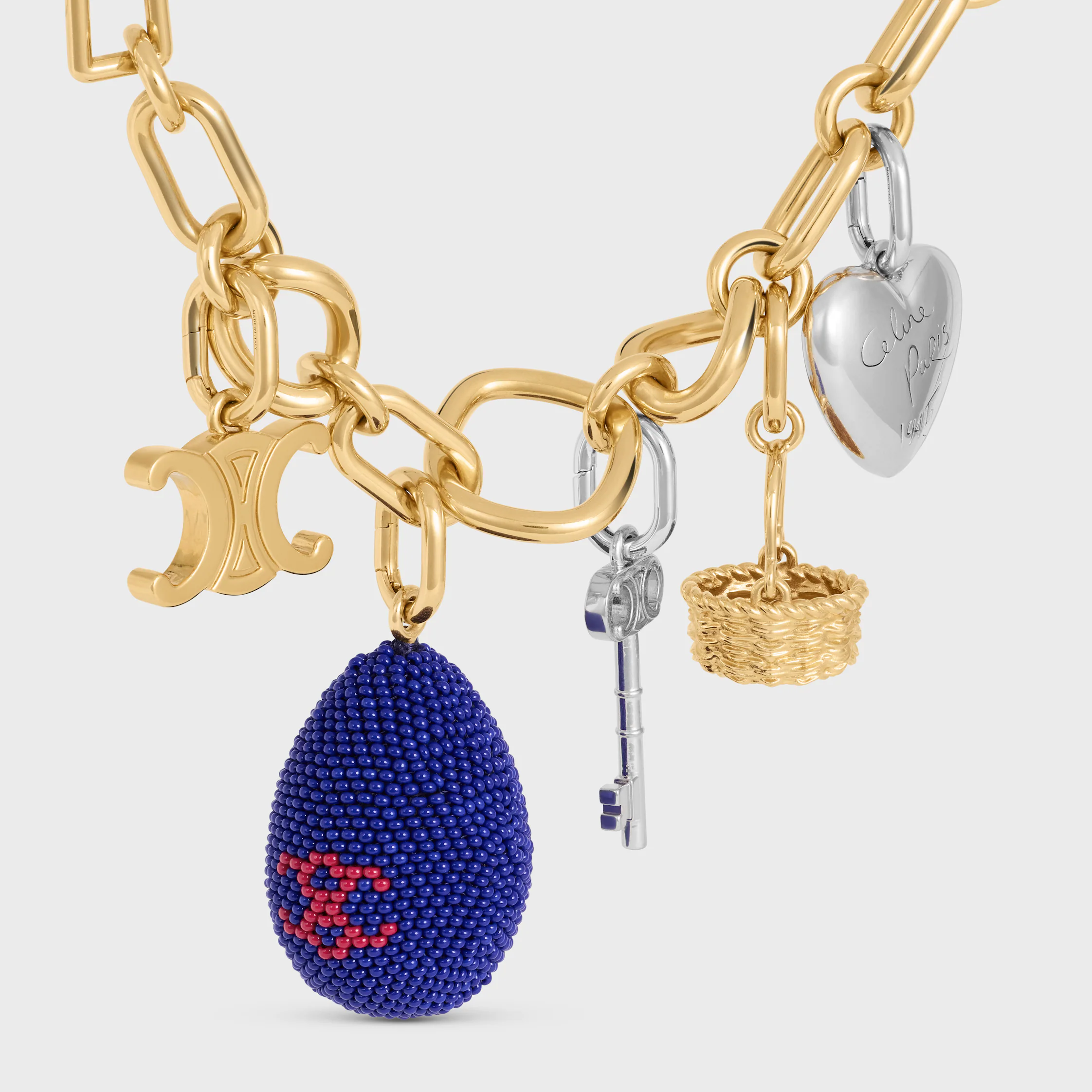 Cadenas de Celine con colgante de huevo en cuentas y latón con acabado dorado