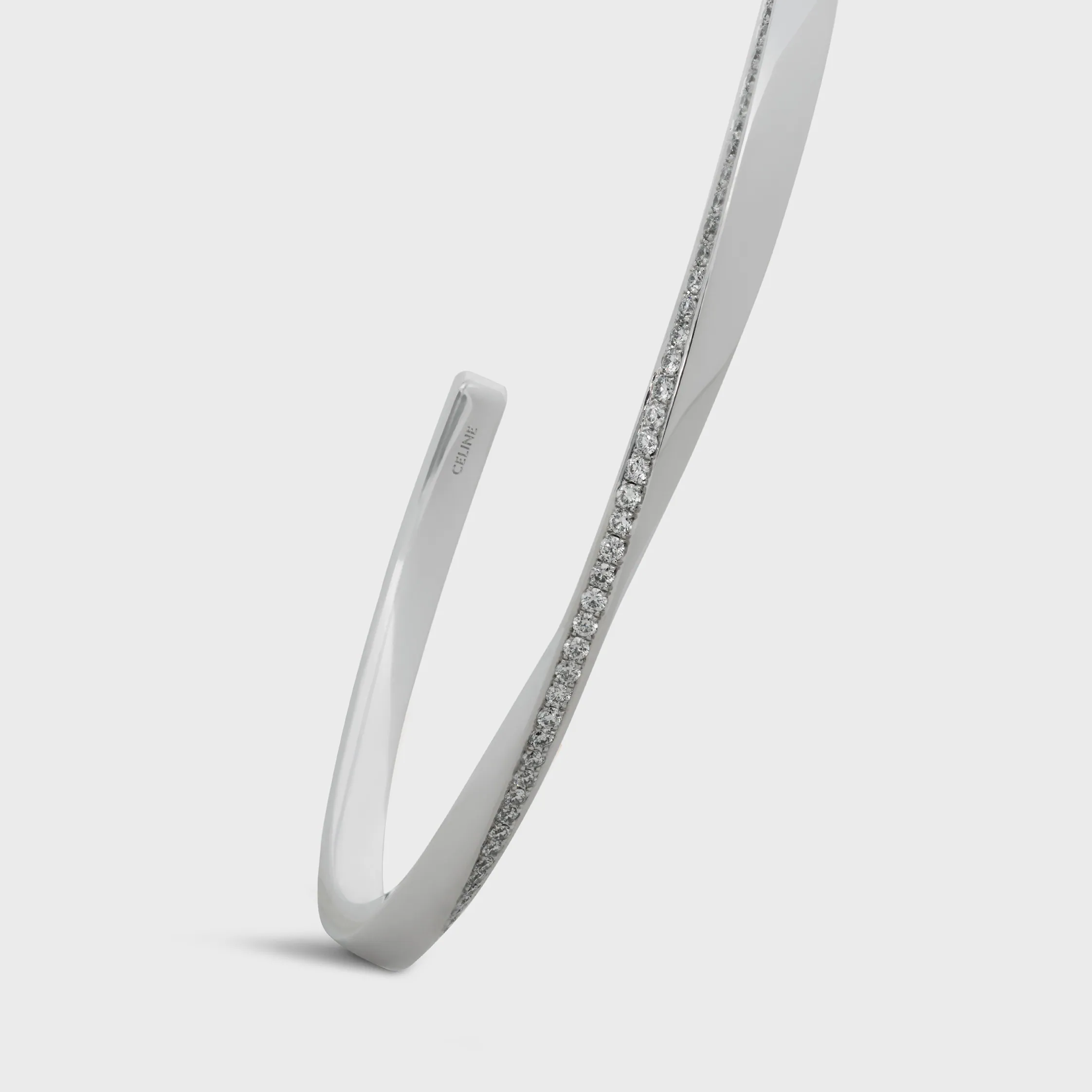 Pulsera de torsión en oro blanco y diamantes