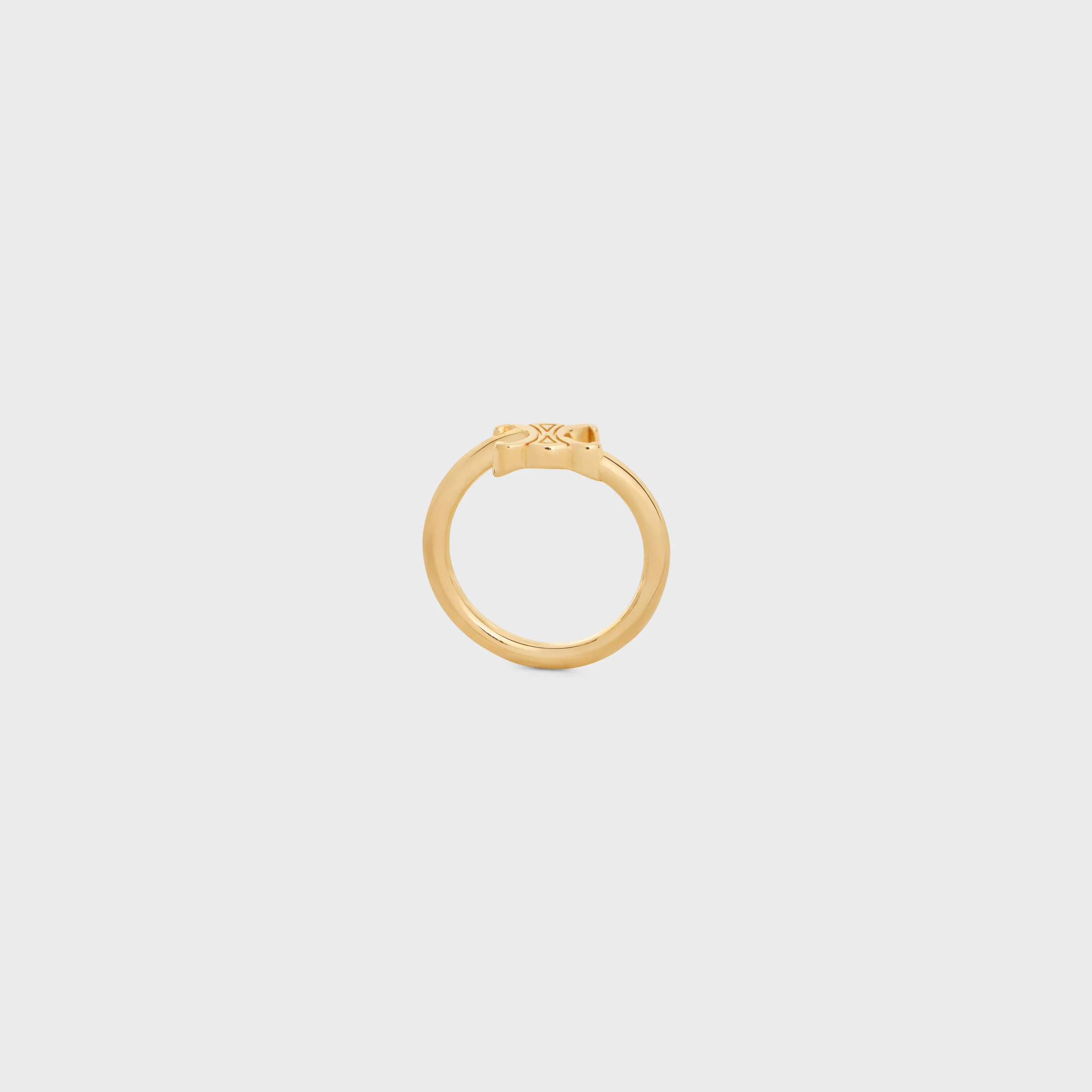 Anillo asimétrico Triomphe en latón con acabado dorado