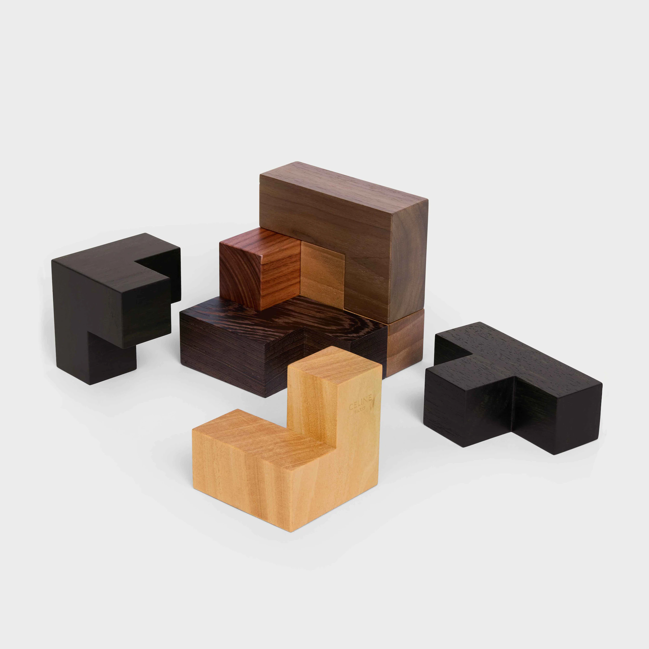 Cubo de rompecabezas en madera y estuche de cuero de ternera natural
