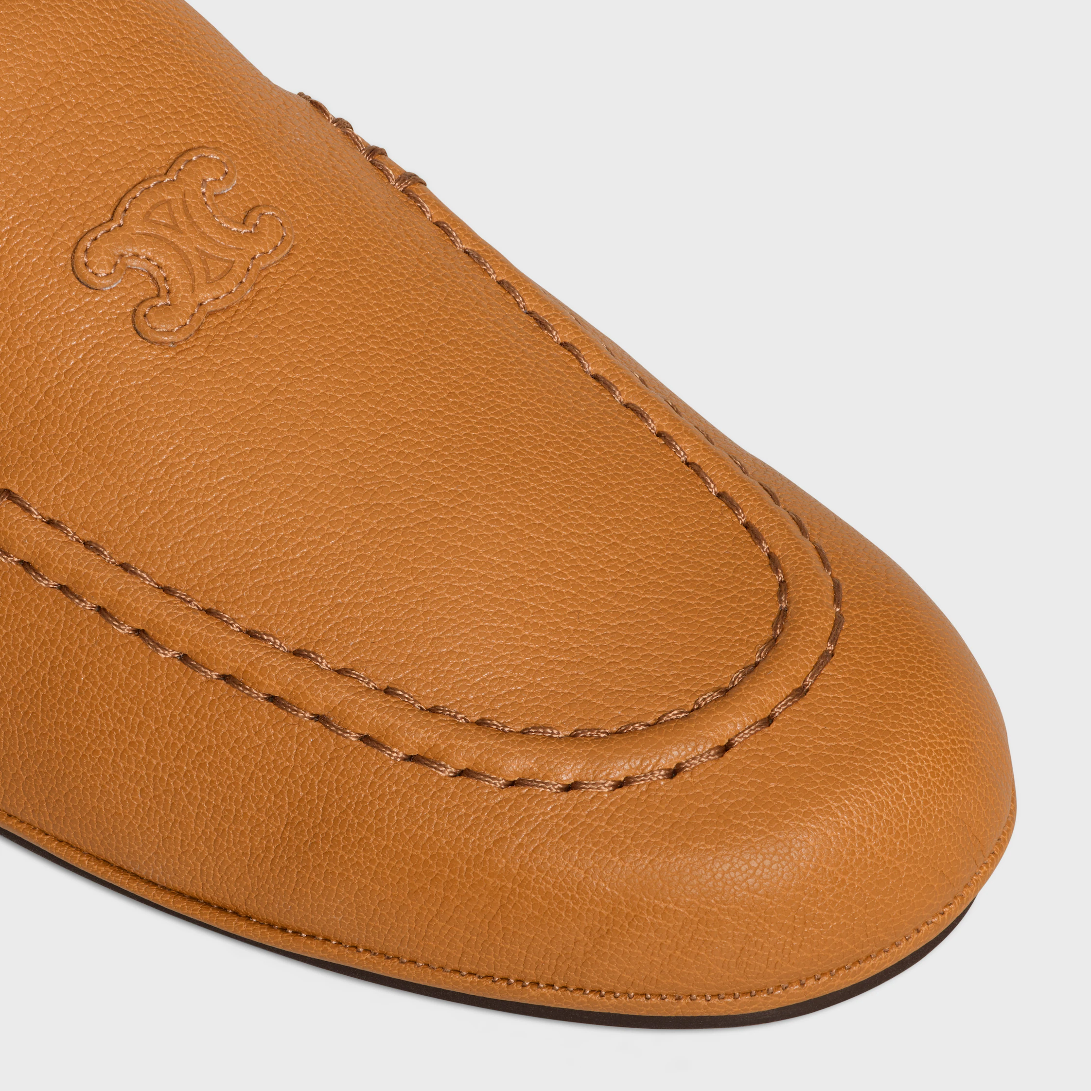 ADAM LOAFER CON PATCH TRIOMPHE EN CUERO DE CABRA