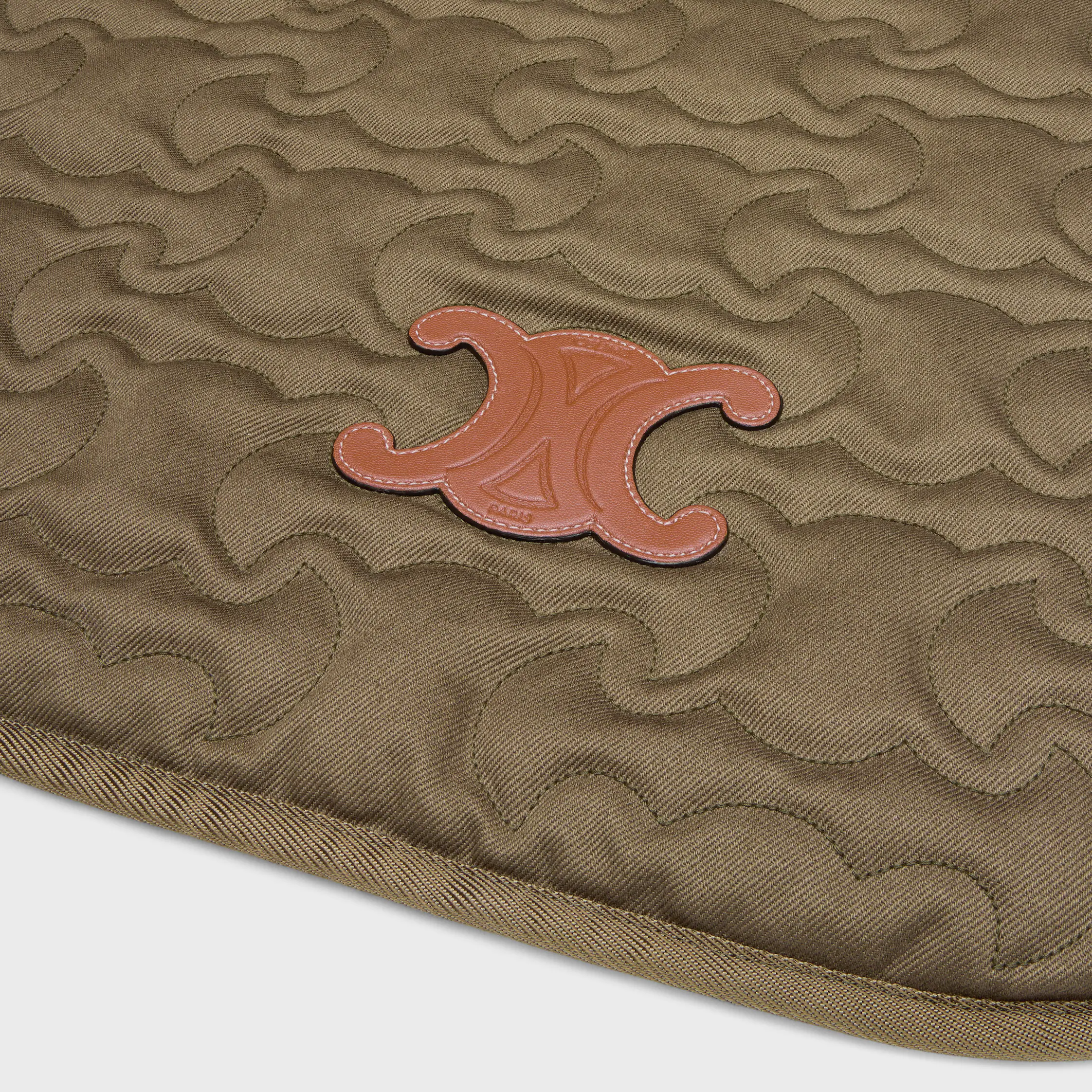 Manta para perro en tejido gabardina acolchado y lana