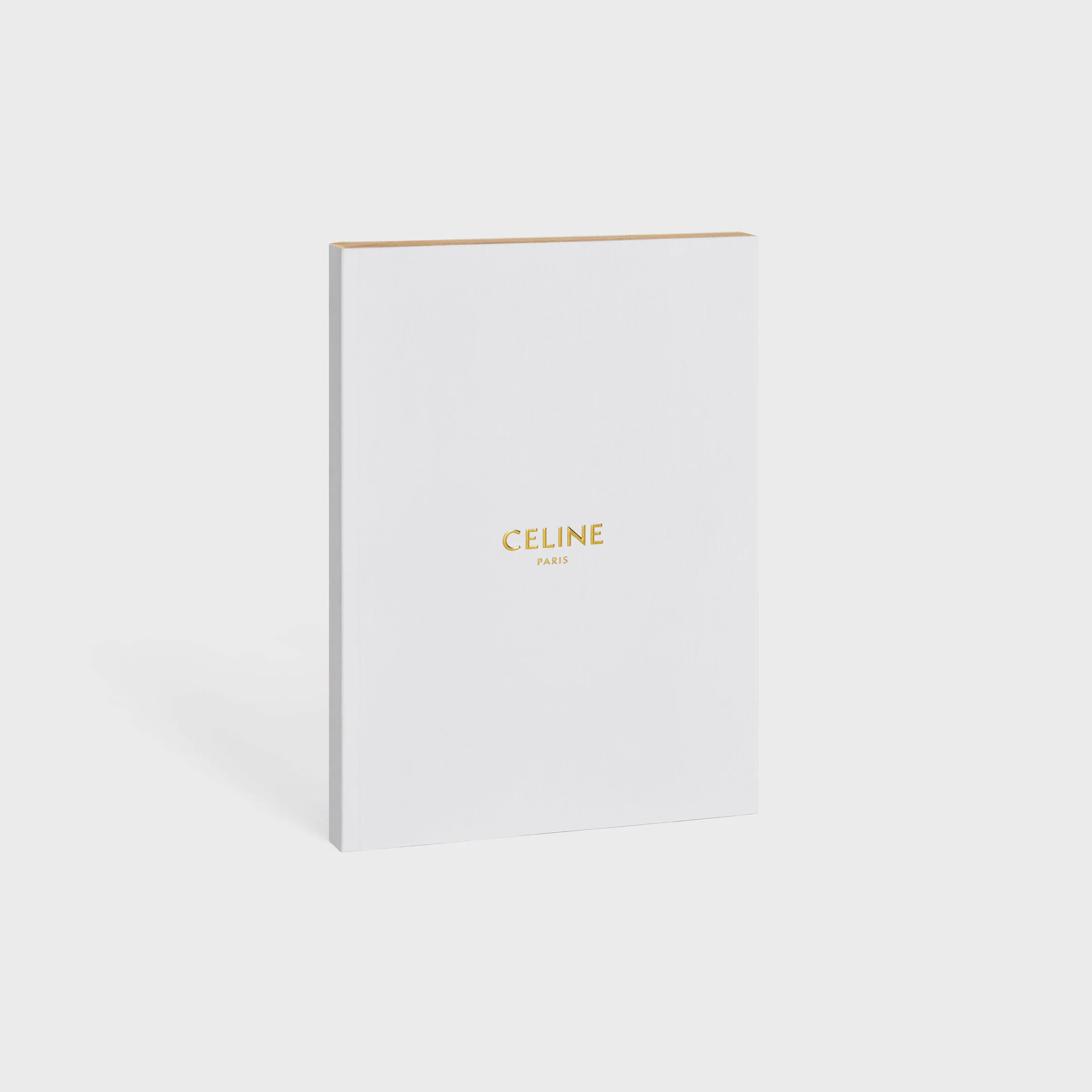 cuaderno mediano en papel