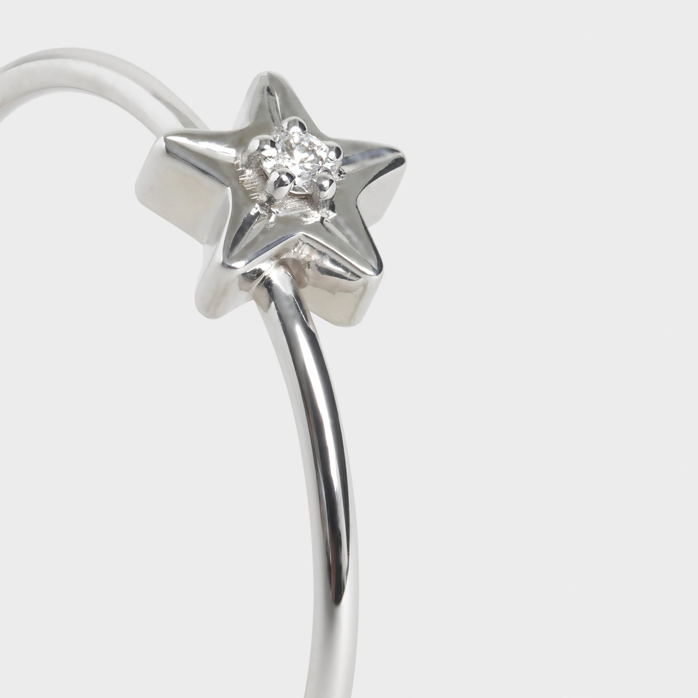 Anillo Etoile Celine en oro blanco y diamante