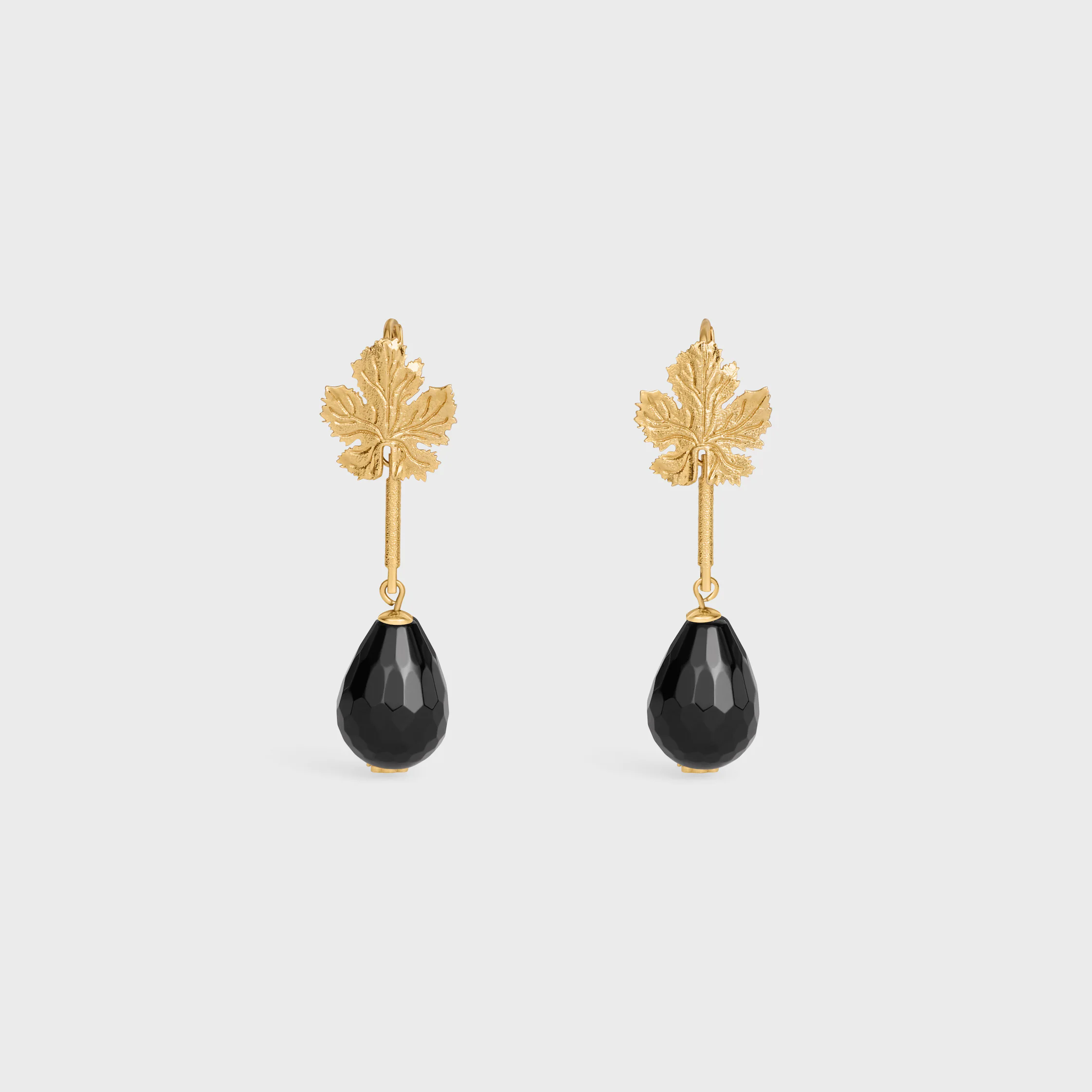 Aretes de Hoja Green Thumb en Ónix y Latón con Acabado Dorado