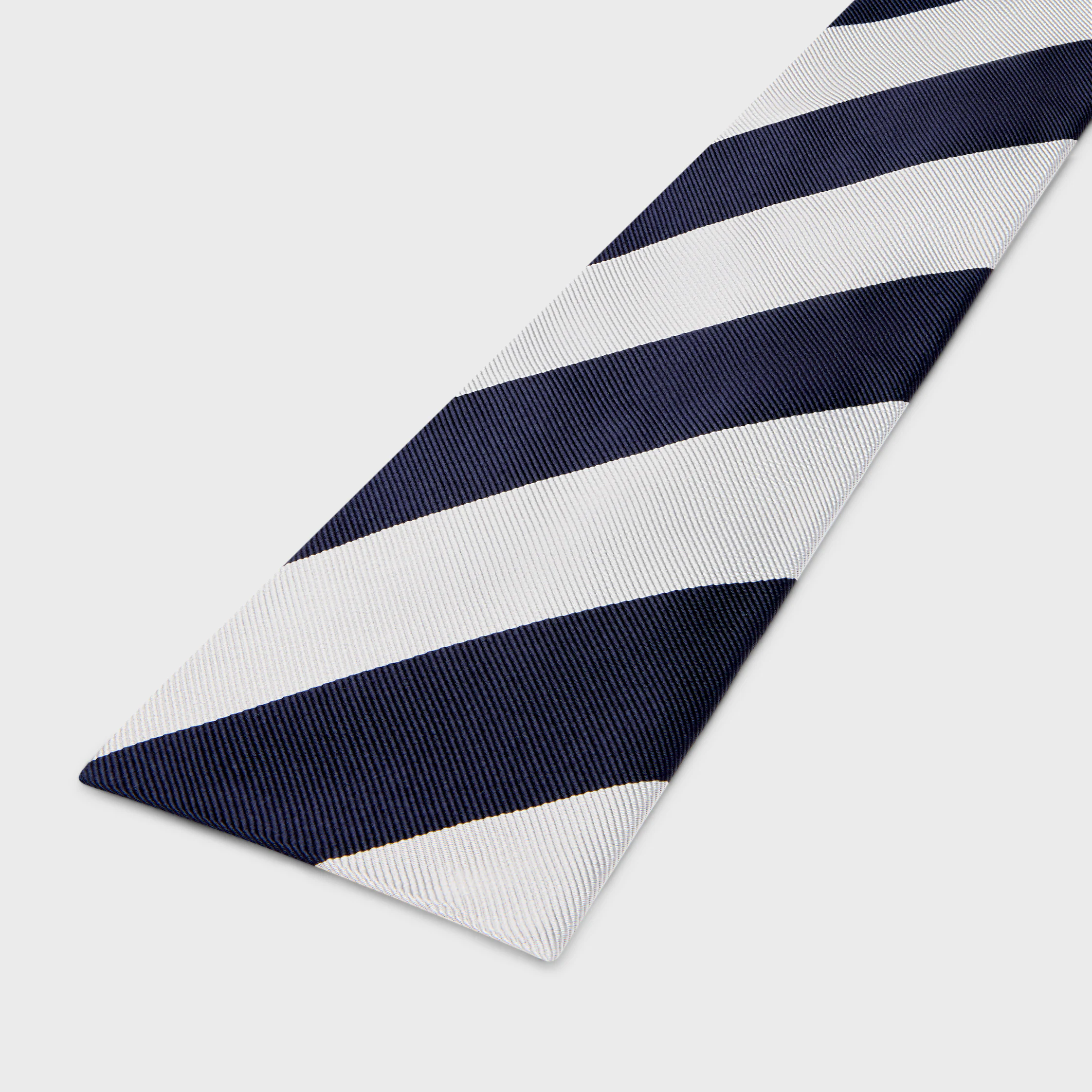 corbata en seda con estampado jacquard