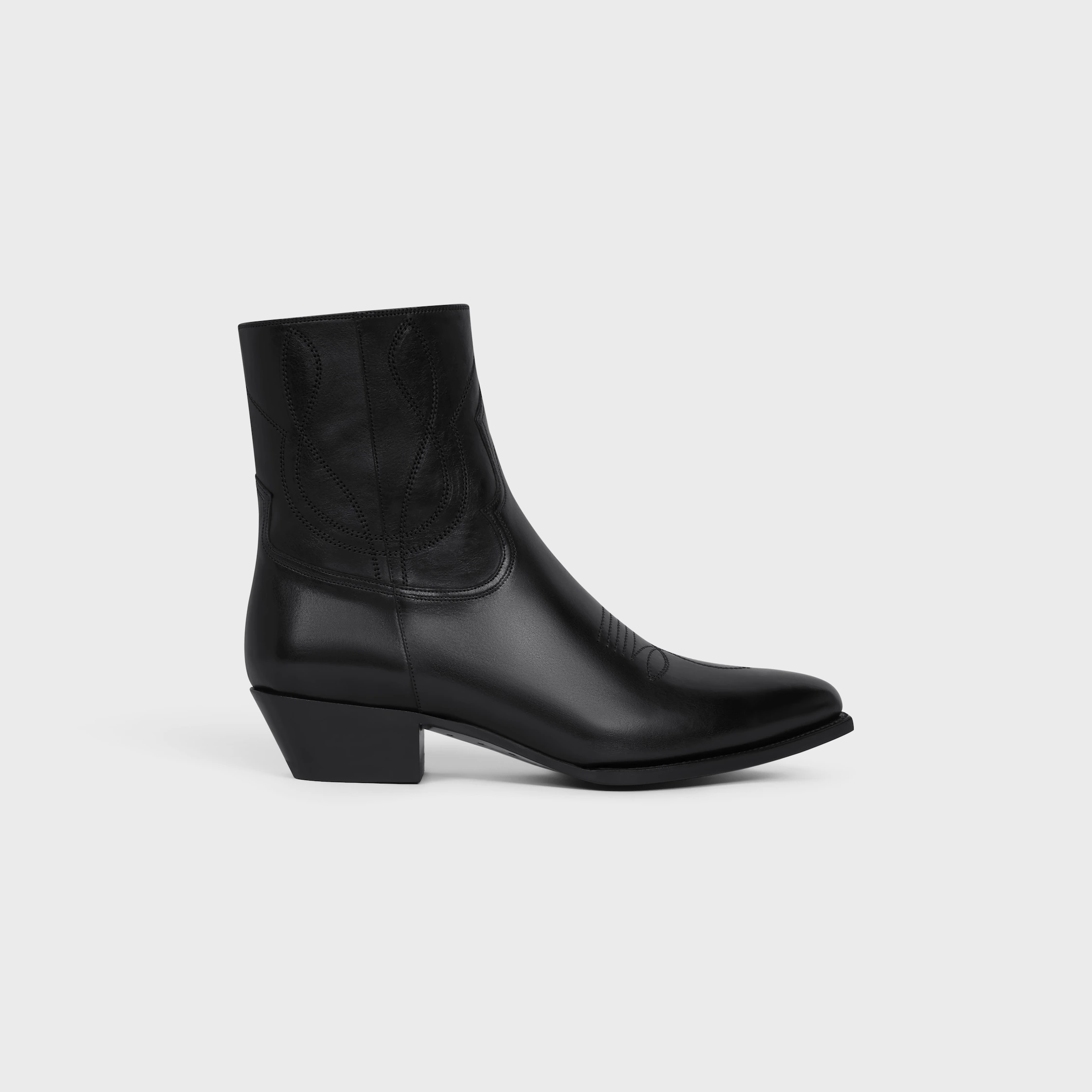 BOTAS CERRADAS WESTERN CELINE EN CUERO DE VACUNO